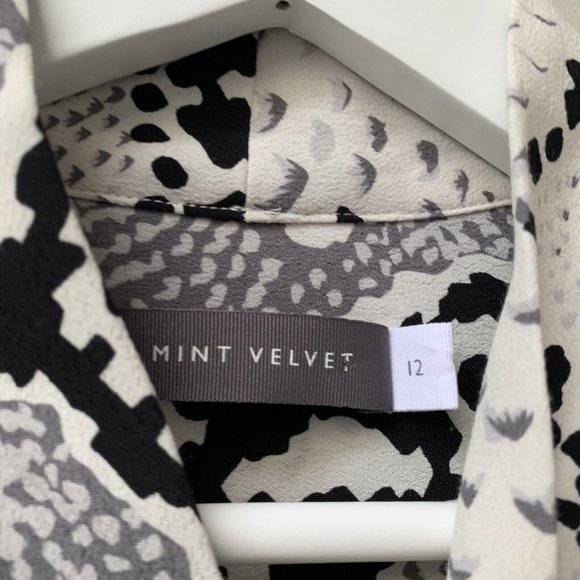 008 - Mint Velvet Blouse Size UK 12 Tie Neck Long Sleeves Snake - Picture 12 of 16